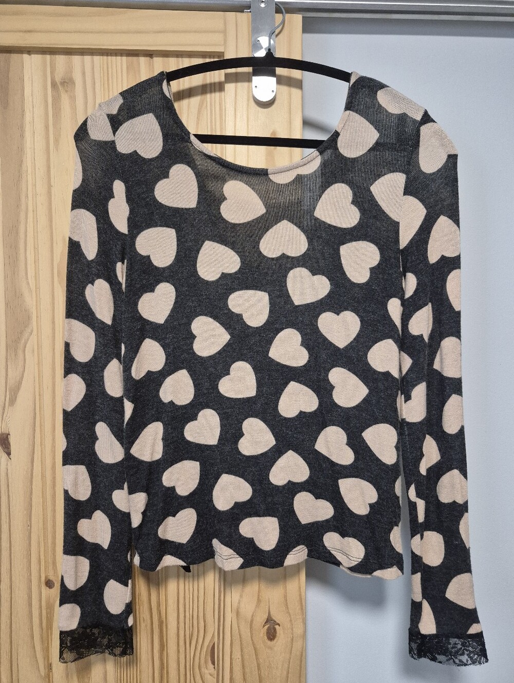 Rinascimento Heart-Pattern Top with Lace-trim Cuffs